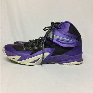 Nike Zoom Lebron James Soldier 8 USED NO BOX